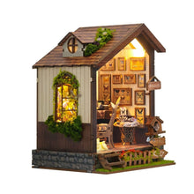 Laden Sie das Bild in den Galerie-Viewer, Book Nook - Schmetterlingshaus