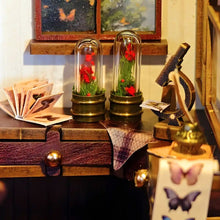 Laden Sie das Bild in den Galerie-Viewer, Book Nook - Schmetterlingshaus