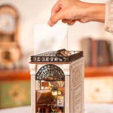 Laden Sie das Bild in den Galerie-Viewer, Book Nook - Begegnung in der Arcade