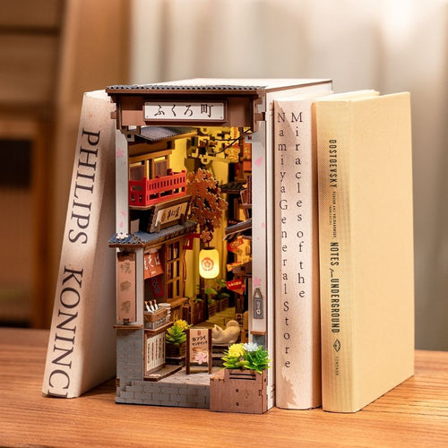 Book Nook - Sakura Weingasse