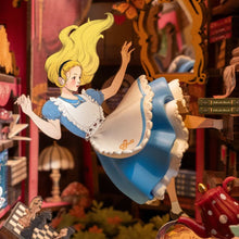 Laden Sie das Bild in den Galerie-Viewer, Book Nook - Alice Abenteuer