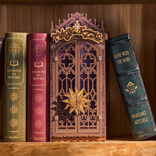 Laden Sie das Bild in den Galerie-Viewer, Book Nook - Magische Fantasie-Ecke