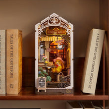 Laden Sie das Bild in den Galerie-Viewer, Book Nook - Feriencafé
