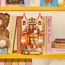 Laden Sie das Bild in den Galerie-Viewer, Book Nook - Märchenhafter Vergnügungspark
