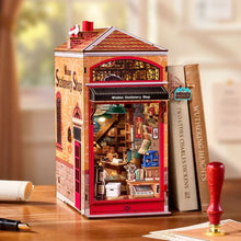 Laden Sie das Bild in den Galerie-Viewer, Book Nook - Schreibwarenladen Figured'Art
