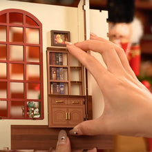 Laden Sie das Bild in den Galerie-Viewer, Book Nook - Weihnachtsinzenario