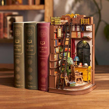 Laden Sie das Bild in den Galerie-Viewer, Book Nook - Stilles Eckbüro