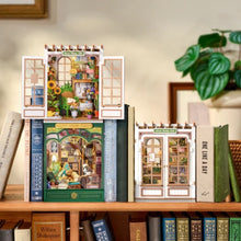 Laden Sie das Bild in den Galerie-Viewer, Book Nook - Ruhige Eckstudie