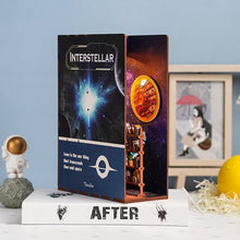 Laden Sie das Bild in den Galerie-Viewer, Book Nook - Interstellar