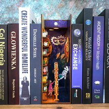 Laden Sie das Bild in den Galerie-Viewer, Book Nook - Interstellar