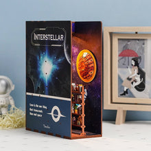 Laden Sie das Bild in den Galerie-Viewer, Book Nook - Interstellar