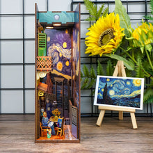 Laden Sie das Bild in den Galerie-Viewer, Book Nook - Vincents Welt