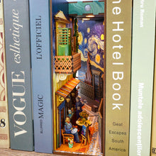 Laden Sie das Bild in den Galerie-Viewer, Book Nook - Vincents Welt