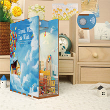 Laden Sie das Bild in den Galerie-Viewer, Book Nook - Reise mit dem Wind