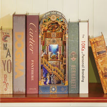 Laden Sie das Bild in den Galerie-Viewer, Book Nook - Raumzeit-Museum