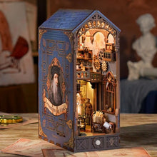 Laden Sie das Bild in den Galerie-Viewer, Book Nook - Leonardo da Vinci’s Studio Figured'Art