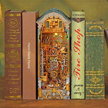 Laden Sie das Bild in den Galerie-Viewer, Book Nook - Uhrenturm