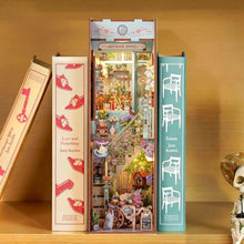 Laden Sie das Bild in den Galerie-Viewer, Book Nook - Der Blumenladen