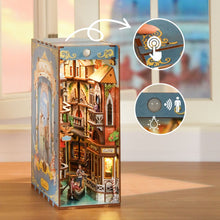 Laden Sie das Bild in den Galerie-Viewer, Book Nook - Venezianische Träume