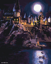 Laden Sie das Bild in den Galerie-Viewer, Malen nach Zahlen Figured'Art – Harry Potter - Hogwarts-Schloss bei Nacht