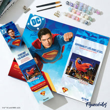 Laden Sie das Bild in den Galerie-Viewer, Superman und Lois in der Luftl