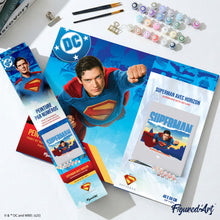 Laden Sie das Bild in den Galerie-Viewer, Superman mit Skyline