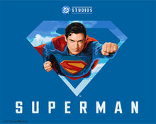 Laden Sie das Bild in den Galerie-Viewer, Malen nach Zahlen Figured'Art – Superman mit “S”-Schild