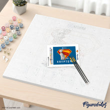 Laden Sie das Bild in den Galerie-Viewer, Superman - Krypto mit “S”-Schild