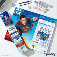 Laden Sie das Bild in den Galerie-Viewer, Superman am Himmel
