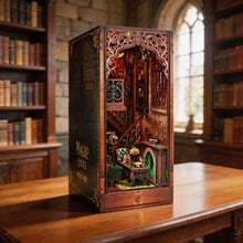 Laden Sie das Bild in den Galerie-Viewer, Book Nook - Hoggs Magische Bibliothek Figured'Art