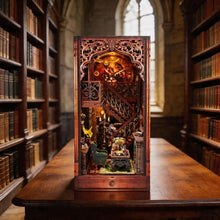 Laden Sie das Bild in den Galerie-Viewer, Book Nook - Hoggs Magische Bibliothek