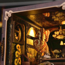 Laden Sie das Bild in den Galerie-Viewer, Book Nook - Schmetterlingszimmer