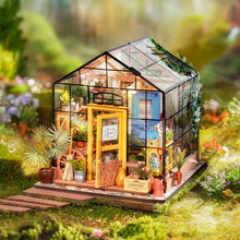 Laden Sie das Bild in den Galerie-Viewer, Miniaturhaus - Cathys Blumenhaus