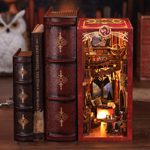 Laden Sie das Bild in den Galerie-Viewer, Book Nook DIY Kit - Flamme Gemeinschaftsraum