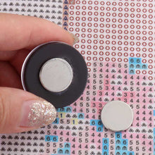 Laden Sie das Bild in den Galerie-Viewer, Haltemagnet Diamond Painting / Hirsch 4 Designs Zubehör