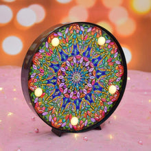 Laden Sie das Bild in den Galerie-Viewer, Licht LED Diamond Painting Mandala Grün