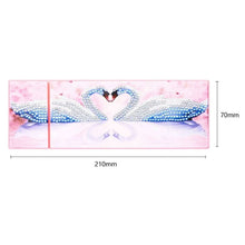 Laden Sie das Bild in den Galerie-Viewer, Stiftbox Diamond Painting Schwan Herz