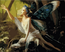 Laden Sie das Bild in den Galerie-Viewer, Malen nach Zahlen fŸr Erwachsene |ÊFrau mit Schmetterling | Figured&#39;Art