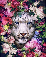 Laden Sie das Bild in den Galerie-Viewer, Malen nach Zahlen für Erwachsene | Weißer Tiger und Blumen | Figured&#39;Art