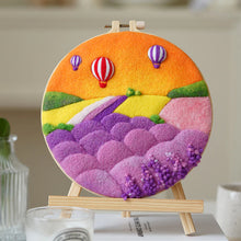 Laden Sie das Bild in den Galerie-Viewer, Nadelfilzen Needle Felting - Ballonoberteile über den Feldern