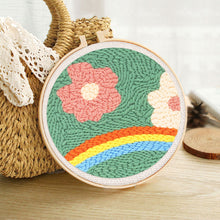 Laden Sie das Bild in den Galerie-Viewer, Punch Needle Blumen über einem Regenbogen