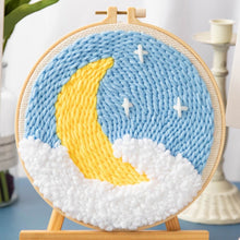 Laden Sie das Bild in den Galerie-Viewer, Punch Needle set Mondsichel auf einer weißen Wolke
