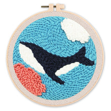 Laden Sie das Bild in den Galerie-Viewer, Punch Needle set Orca im Meer