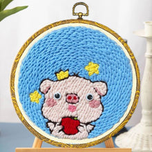 Laden Sie das Bild in den Galerie-Viewer, Punch Needle set Kleines Schwein mit rotem Apfel