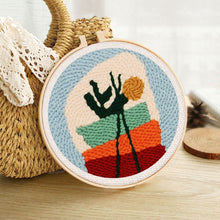 Laden Sie das Bild in den Galerie-Viewer, Punch Needle Blumenkomposition 1