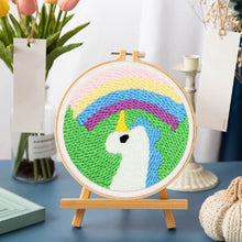 Laden Sie das Bild in den Galerie-Viewer, Punch Needle Pastellfarbenes Einhorn und Regenbogen