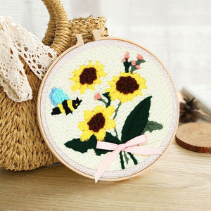 Punch Needle Eine Biene und Sonnenblumen