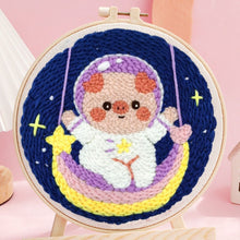 Laden Sie das Bild in den Galerie-Viewer, Punch Needle set Kosmonaut Schwein und Regenbogen
