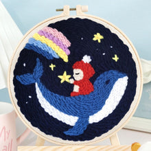 Laden Sie das Bild in den Galerie-Viewer, Punch Needle set Kleiner Junge und ein Wal
