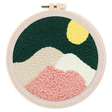 Laden Sie das Bild in den Galerie-Viewer, Punch Needle set Bergspitzen